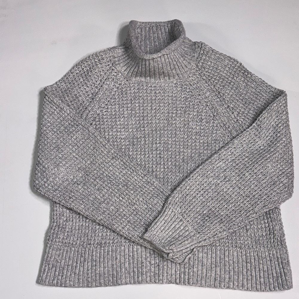 Sz M American Eagle Turtleneck